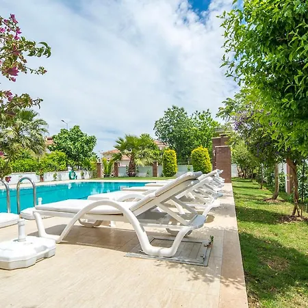 Sleeps 9 With Pool Air Con And Wifi