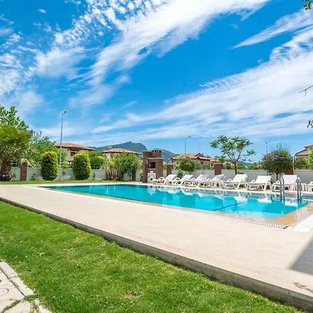 Sleeps 9 With Pool Air Con And Wifi וילה