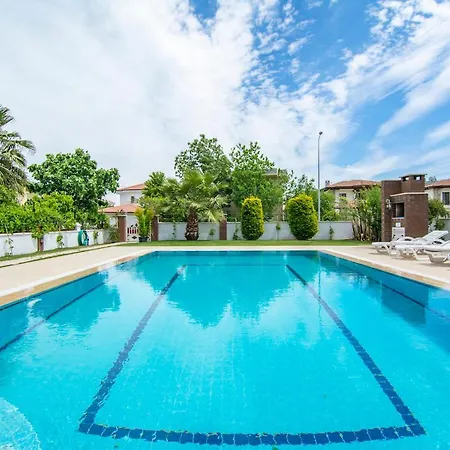 Sleeps 9 With Pool Air Con And Wifi וילה *