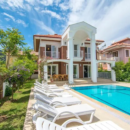 Sleeps 9 With Pool Air Con And Wifi Vilă Dalyan